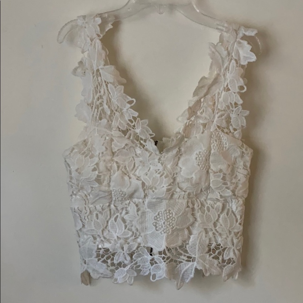 Millau soft lace crop top size M